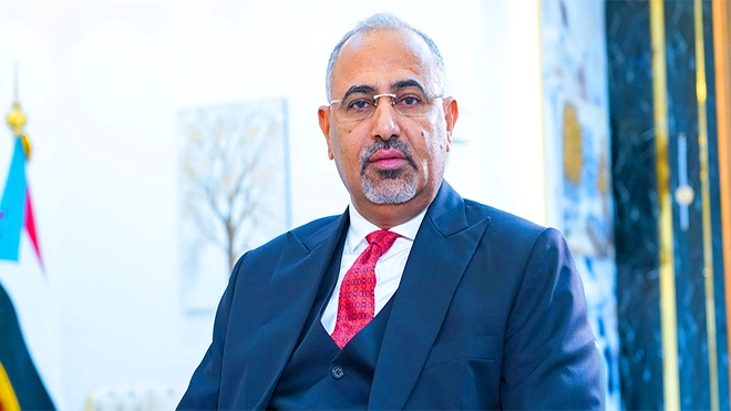 الجارديان: دبلوماسيون غربيون على تواصل مع الزبيدي بشأن إعلان الاستقلال